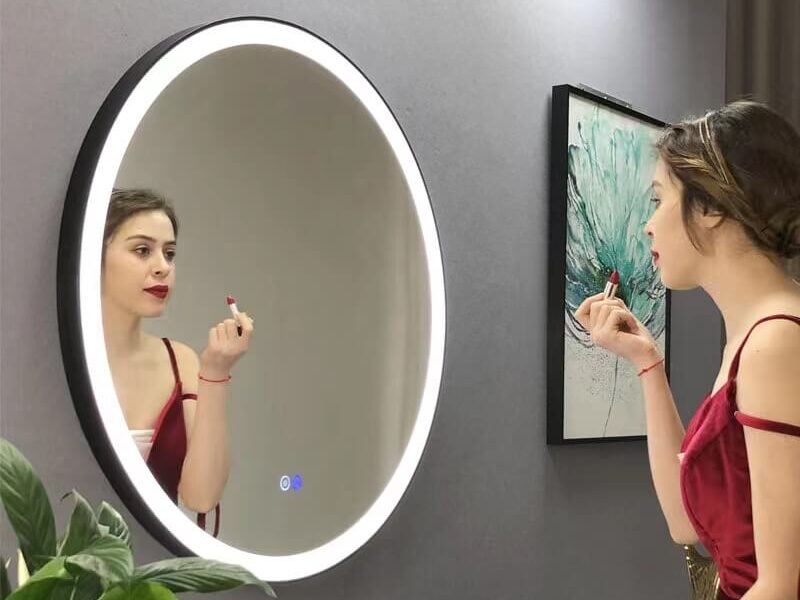 Lit mirror