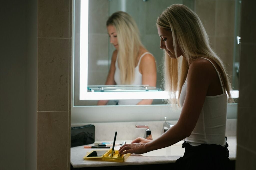 bathroom mirror foggy